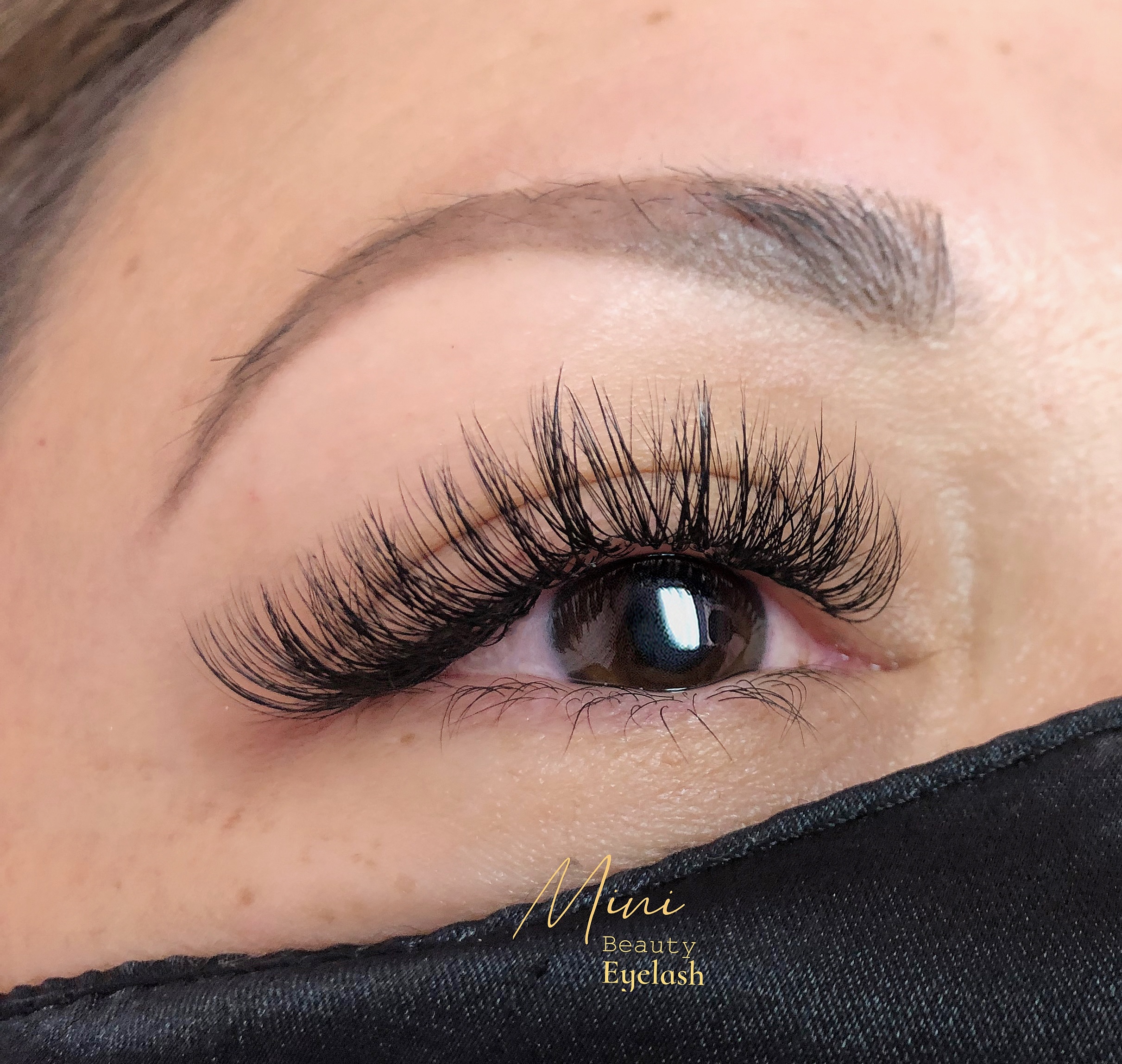 mini beauty eyelash extensions