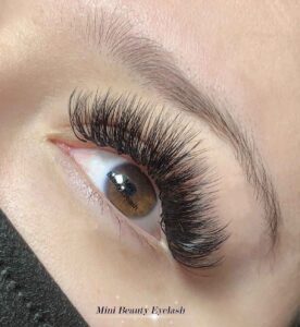 Mini-Beauty-Eyelash-6D-volume eyelash extensions applied by Mini Beauty Eyelash in Los Angeles County and Orange County.