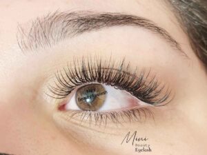 Classic eyelash extensions applied by Mini Beauty Eyelash in Los Angeles County and Orange County.