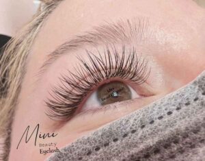 Classic mink eyelash extensions applied by Mini Beauty Eyelash.