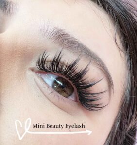 New style Sunflower eyelash extensions applied by Mini Beauty Eyelash in Los Angeles County and Orange County.