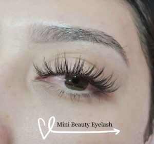 Sunflower eyelash extensions applied by Mini Beauty Eyelash in Los Angeles County and Orange County.