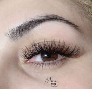 Popular Hybrid eyelash extensions applied by Mini Beauty Eyelash in Los Angeles County and Orange County.