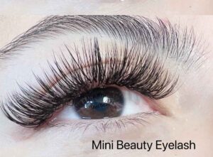Best hybrid lashes eyelash extensions applied by Mini Beauty Eyelash in Los Angeles County and Orange County.